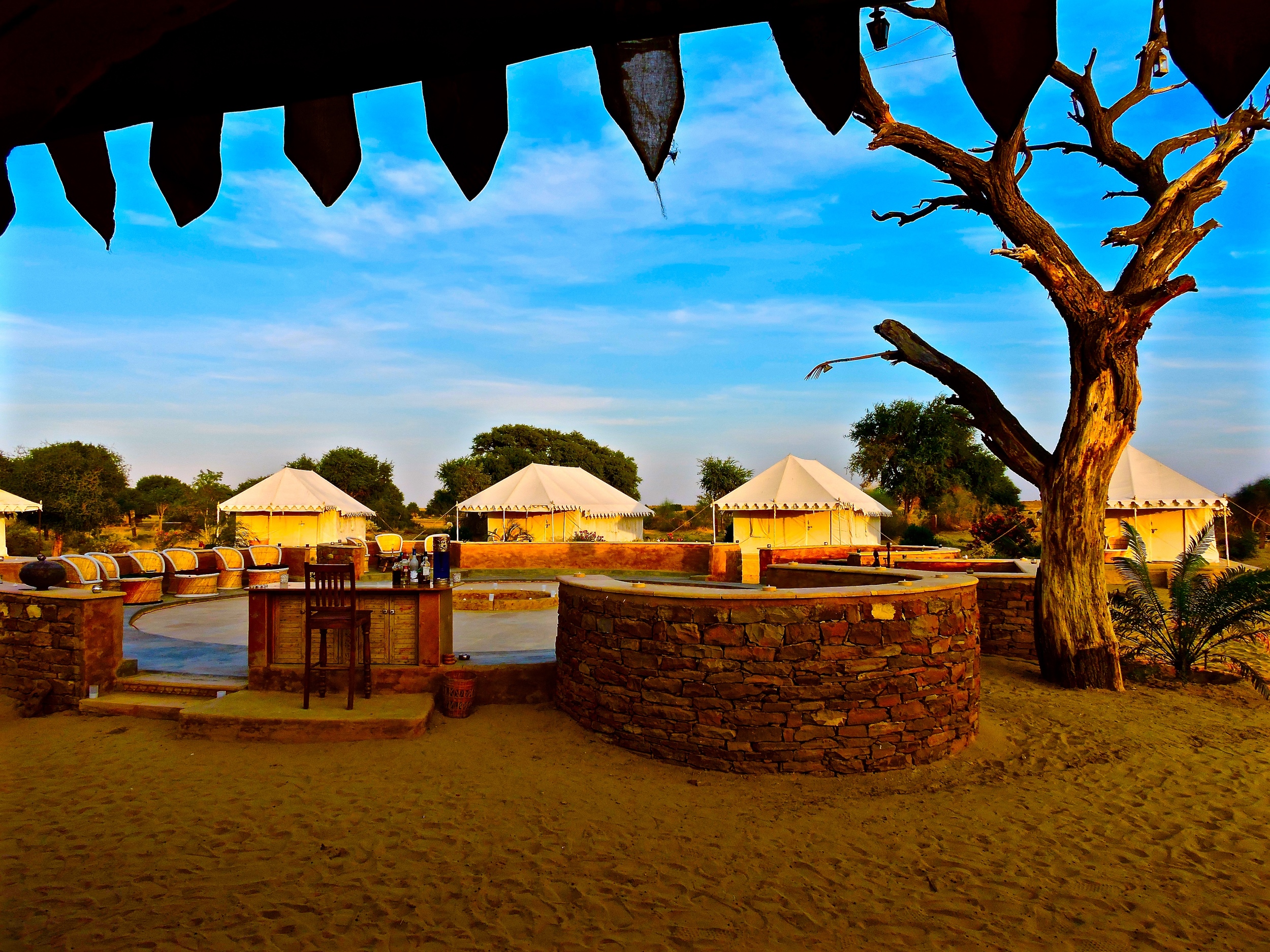 DO YOU WANT TO GO ON A DESERT SAFARI IN JAISALMER? DO YOU WANT TO GO ON A DESERT SAFARI IN JAISALMER?