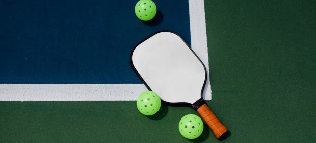 Buying a Paddle for Pickleball - 5 Factors to Consider