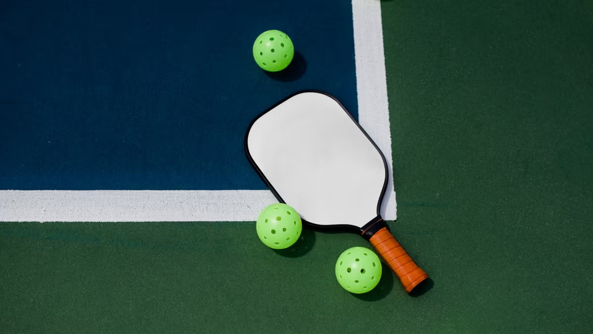 Buying a Paddle for Pickleball – 5 Factors to Consider Buying a Paddle for Pickleball - 5 Factors to Consider
